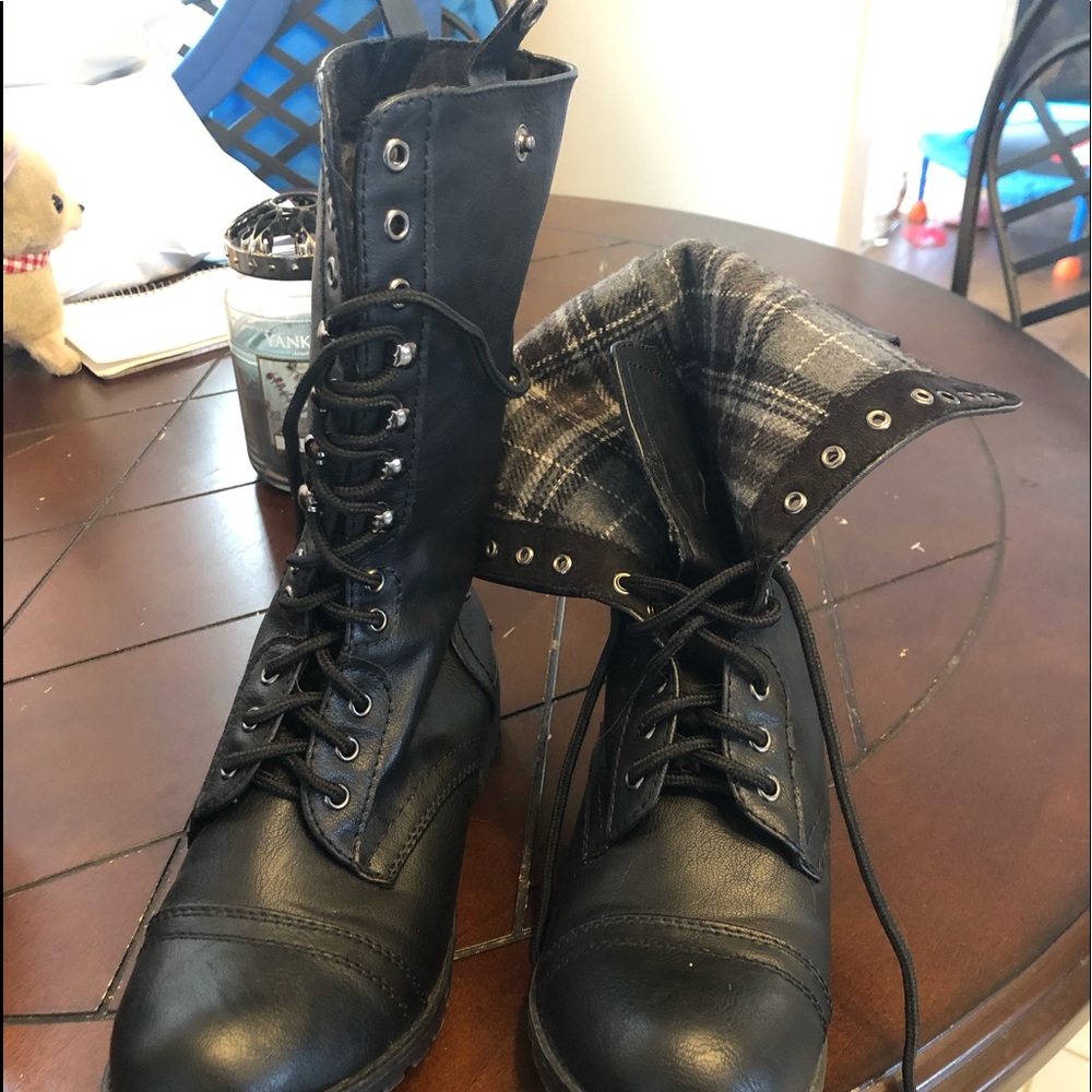 Combat boots